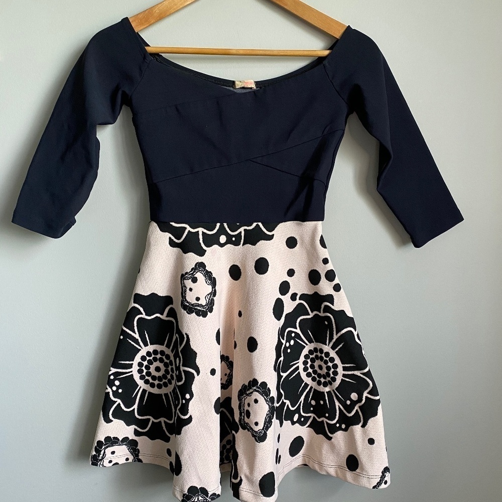 SISS Fit and Flare Girls 3/4 Sleeve Black/Peach Flower Dress Size Medium